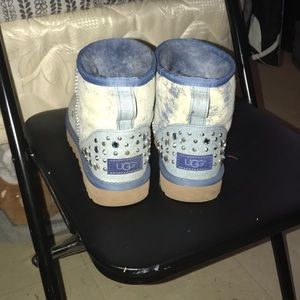 Blue jeans like uggs size 7